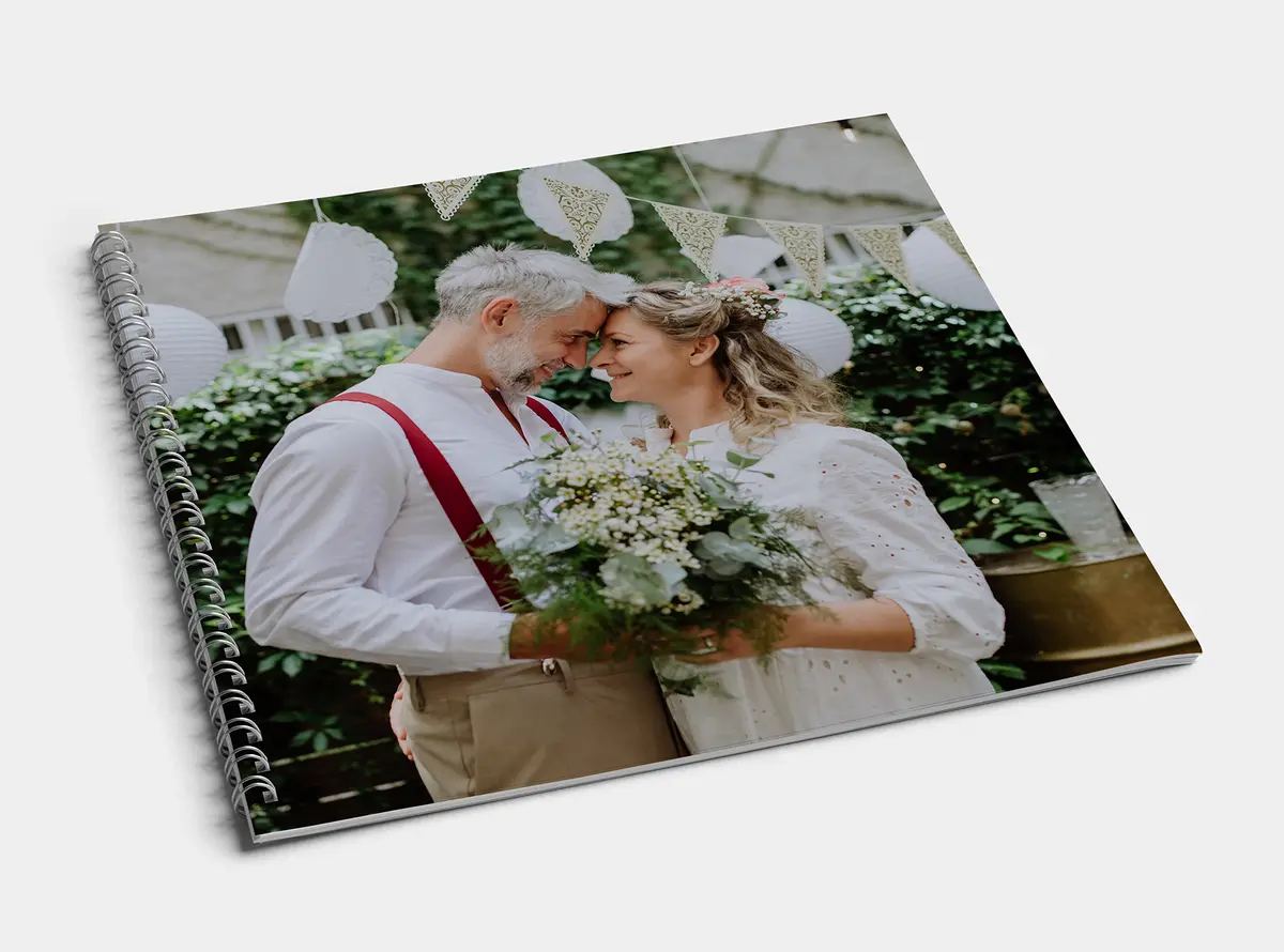 Fotobuch Spiralbindung 20x20 | Hochzeitsfoto von einem älteren Paar